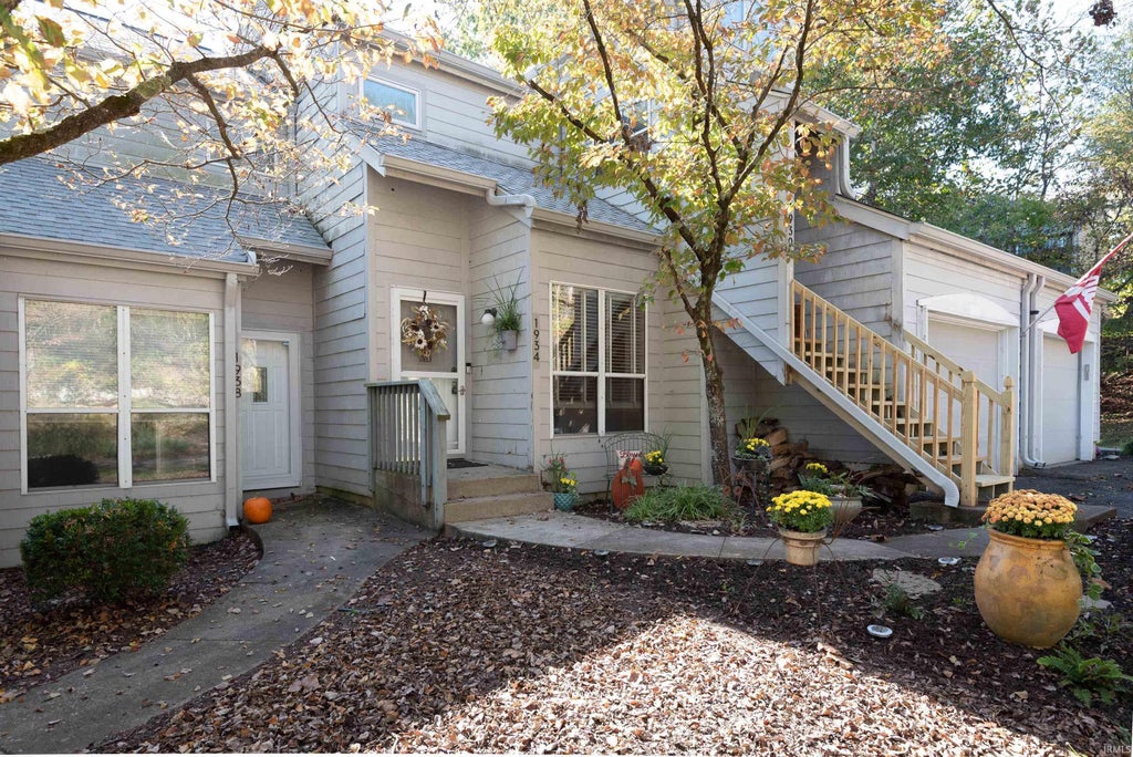 Photo of 1934 E Bay Pointe Drive, Bloomington, IN 47401 (MLS # 202642733)