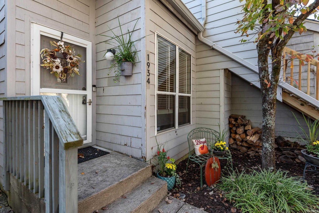 Photo of 1934 E Bay Pointe Drive, Bloomington, IN 47401 (MLS # 202642733)