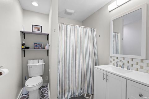 Tiny photo for 203 N Oakland Avenue, Nappanee, IN 46550 (MLS # 202618640)
