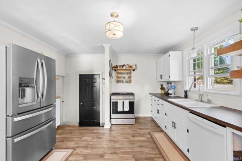 Tiny photo for 203 N Oakland Avenue, Nappanee, IN 46550 (MLS # 202618640)