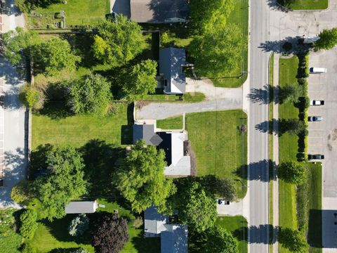 Tiny photo for 203 N Oakland Avenue, Nappanee, IN 46550 (MLS # 202618640)