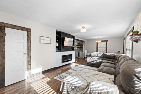 Tiny photo for 203 N Oakland Avenue, Nappanee, IN 46550 (MLS # 202618640)
