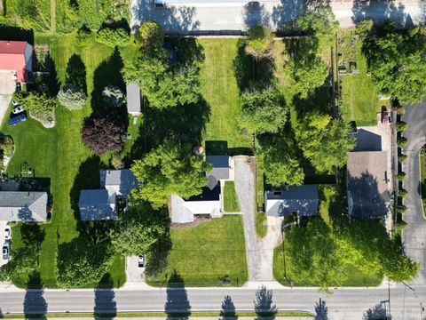 Tiny photo for 203 N Oakland Avenue, Nappanee, IN 46550 (MLS # 202618640)