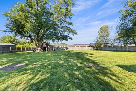 Tiny photo for 203 N Oakland Avenue, Nappanee, IN 46550 (MLS # 202618640)