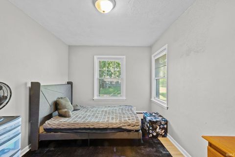 Tiny photo for 203 N Oakland Avenue, Nappanee, IN 46550 (MLS # 202618640)