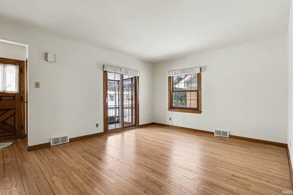 Photo of 507 Parkovash Avenue, South Bend, IN 46617 (MLS # 202604596)