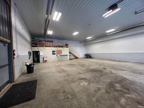 Tiny photo for 1601 N Country Club Road, Muncie, IN 47303 (MLS # 202613116)