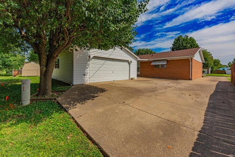 Tiny photo for 1800 N Colony Road, Evansville, IN 47715 (MLS # 202635202)