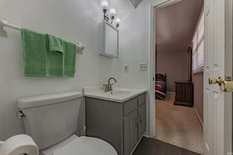 Tiny photo for 1800 N Colony Road, Evansville, IN 47715 (MLS # 202635202)