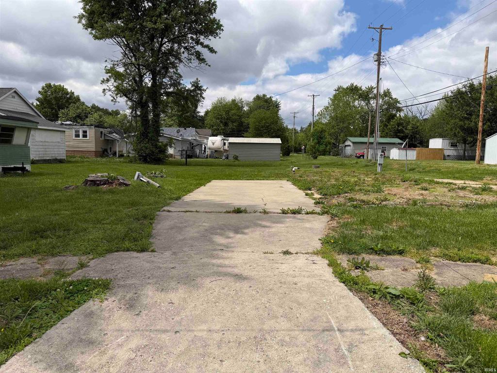 Photo of 315-311 W Division Street, Oakland City, IN 47660 (MLS # 202616535)