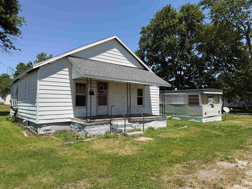 Photo of 315-311 W Division Street, Oakland City, IN 47660 (MLS # 202616535)