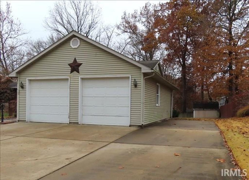 Photo of 1406 WESTWOOD HILLS Drive, Evansville, IN 47720 (MLS # 202548574)