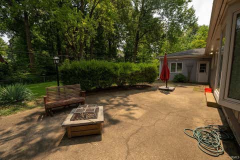 Tiny photo for 200 Royal Avenue, Evansville, IN 47715 (MLS # 202630837)
