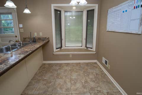 Tiny photo for 200 Royal Avenue, Evansville, IN 47715 (MLS # 202630837)
