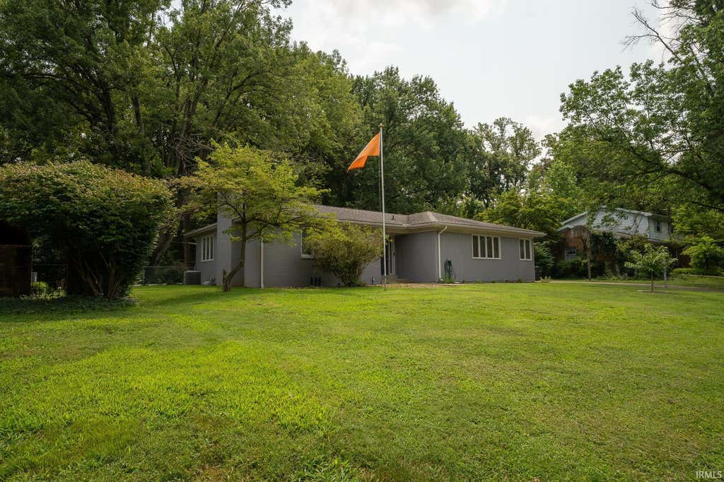 Photo of 200 Royal Avenue, Evansville, IN 47715 (MLS # 202630837)