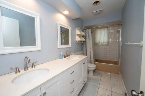 Tiny photo for 200 Royal Avenue, Evansville, IN 47715 (MLS # 202630837)