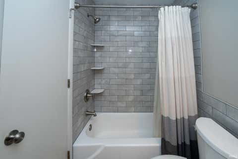 Tiny photo for 200 Royal Avenue, Evansville, IN 47715 (MLS # 202630837)