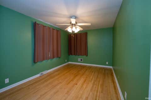 Tiny photo for 200 Royal Avenue, Evansville, IN 47715 (MLS # 202630837)