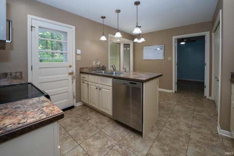 Tiny photo for 200 Royal Avenue, Evansville, IN 47715 (MLS # 202630837)