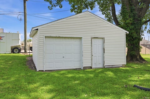 Tiny photo for 1608 N Cherry Street, Hartford City, IN 47348 (MLS # 202635530)