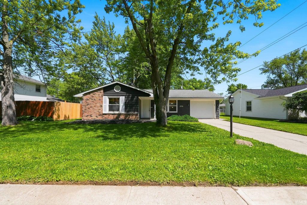 Photo of 5715 Countess Drive, Fort Wayne, IN 46815 (MLS # 202620792)