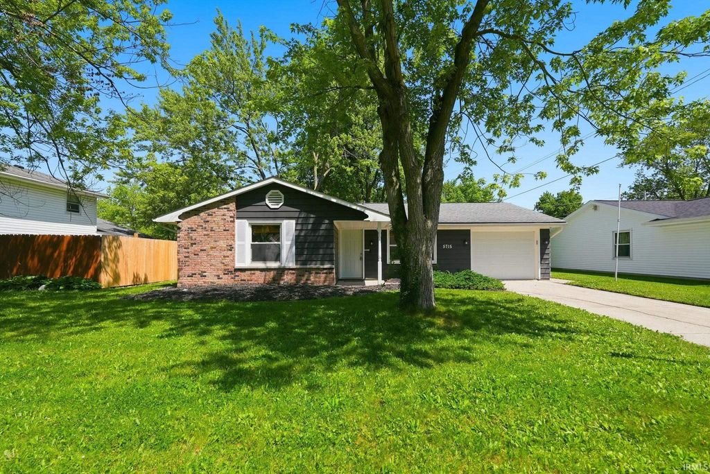 Photo of 5715 Countess Drive, Fort Wayne, IN 46815 (MLS # 202620792)
