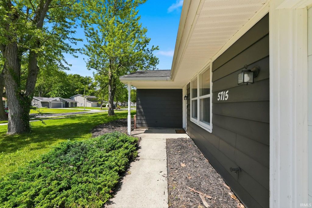 Photo of 5715 Countess Drive, Fort Wayne, IN 46815 (MLS # 202620792)