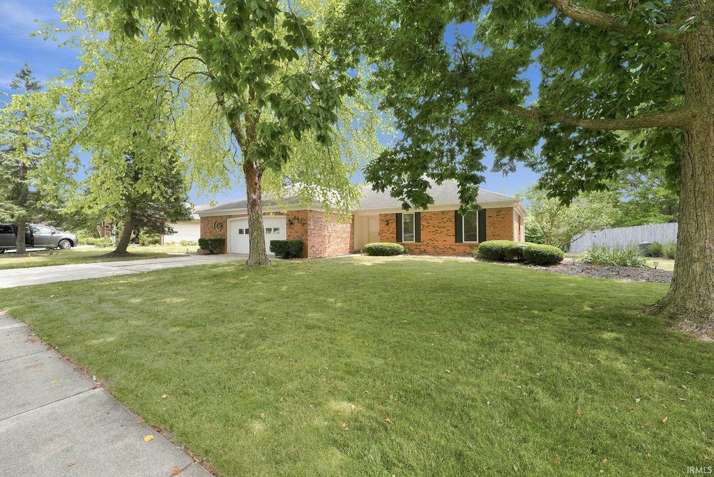 Photo of 5612 Inland Trail, Fort Wayne, IN 46825 (MLS # 202629275)
