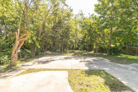 Tiny photo for 1208 N Elm Street, Muncie, IN 47303 (MLS # 202633906)