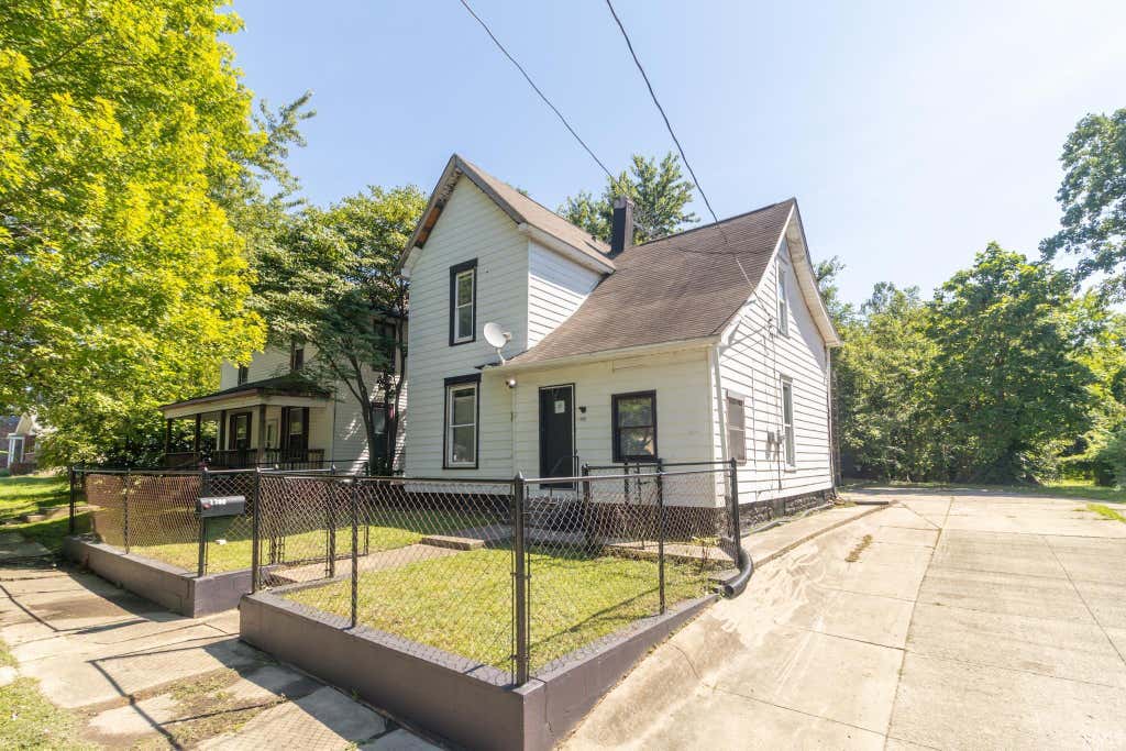 Photo of 1208 N Elm Street, Muncie, IN 47303 (MLS # 202633906)