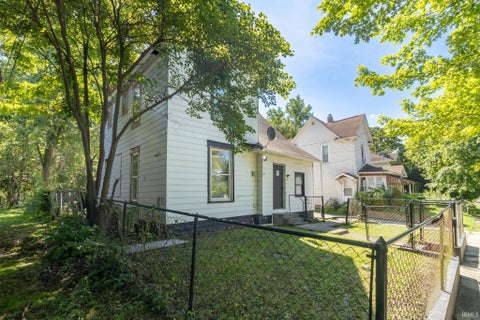 Tiny photo for 1208 N Elm Street, Muncie, IN 47303 (MLS # 202633906)