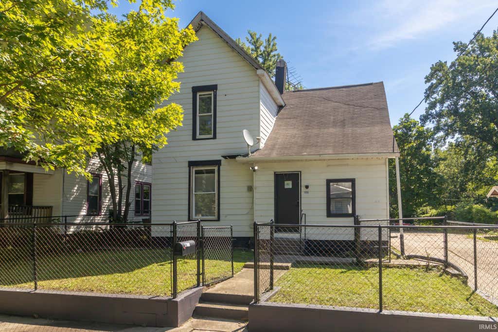 Photo of 1208 N Elm Street, Muncie, IN 47303 (MLS # 202633906)