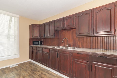 Tiny photo for 1208 N Elm Street, Muncie, IN 47303 (MLS # 202633906)
