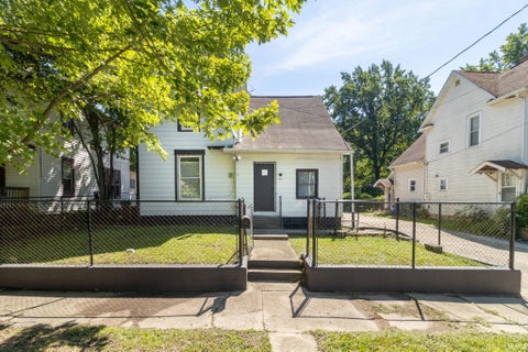 Tiny photo for 1208 N Elm Street, Muncie, IN 47303 (MLS # 202633906)