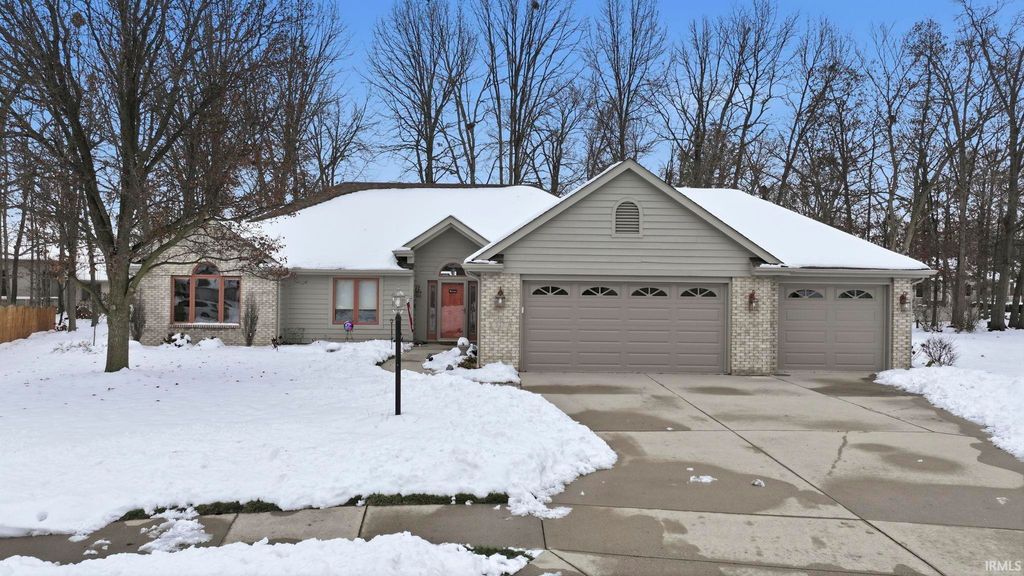 Photo of 917 Lake Hill Court, Fort Wayne, IN 46845 (MLS # 202548917)