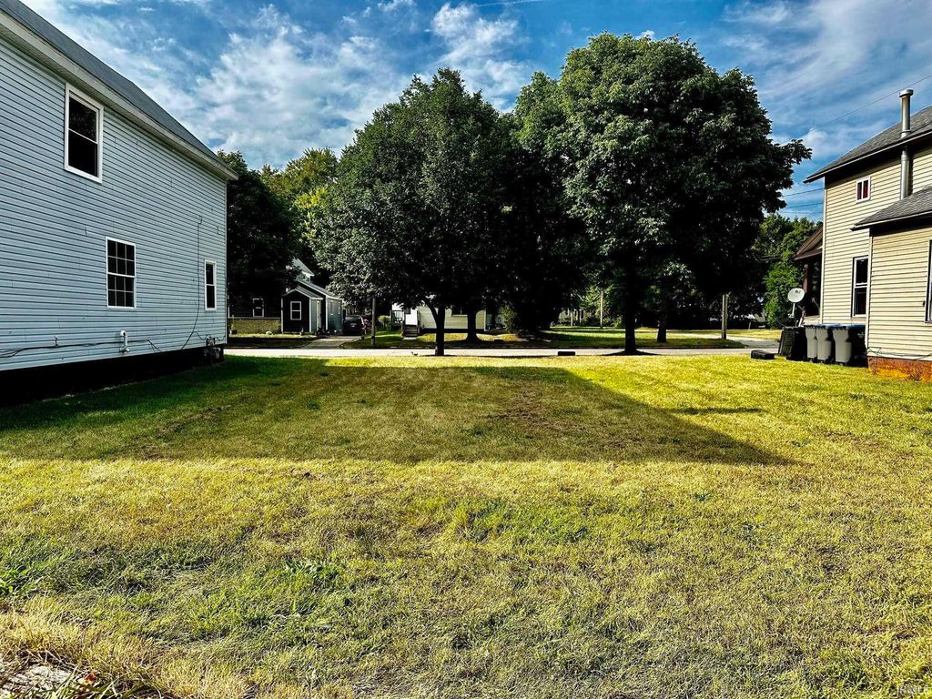 Photo of TBD W Washington, Elkhart, IN 46516 (MLS # 202611028)