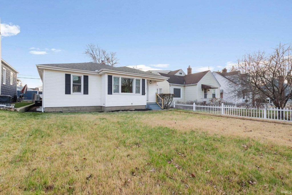 Photo of 1137 E Mishawaka Avenue, Mishawaka, IN 46544 (MLS # 202601672)