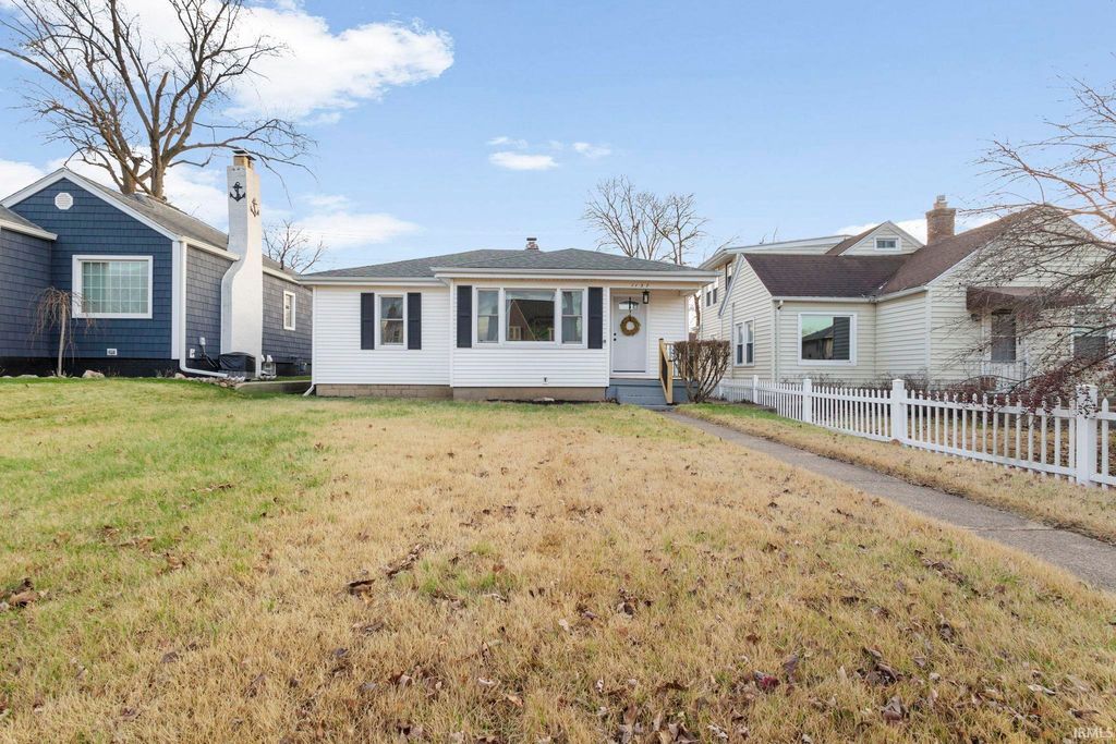 Photo of 1137 E Mishawaka Avenue, Mishawaka, IN 46544 (MLS # 202601672)