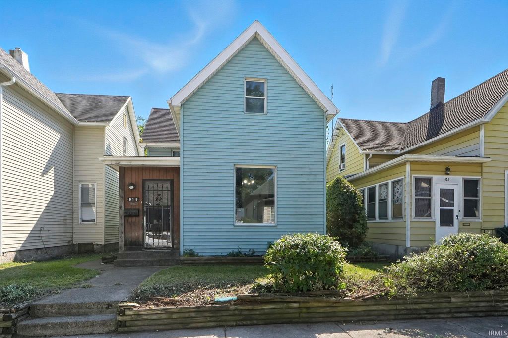 Photo of 619 5th Street, Fort Wayne, IN 46808 (MLS # 202536899)