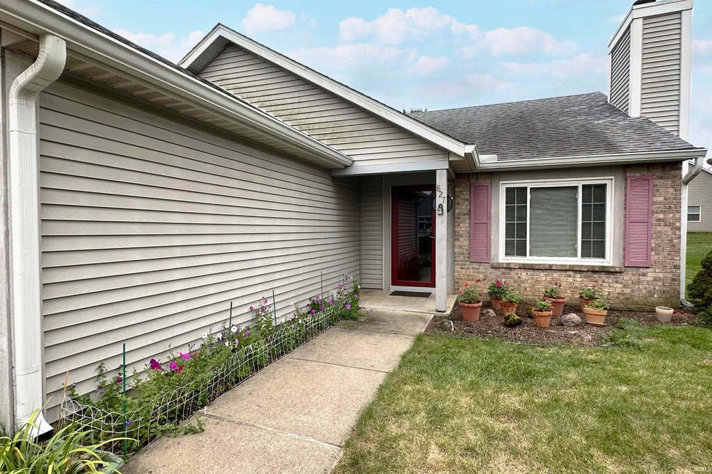 Photo of 827 Sussex Court, Lafayette, IN 47909 (MLS # 202639241)