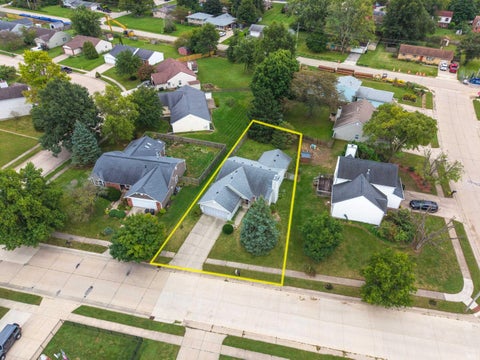 Tiny photo for 827 Sussex Court, Lafayette, IN 47909 (MLS # 202639241)