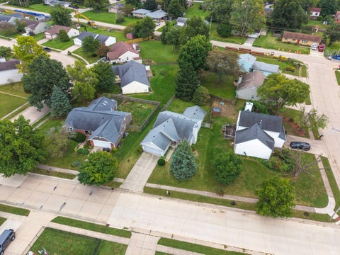 Tiny photo for 827 Sussex Court, Lafayette, IN 47909 (MLS # 202639241)