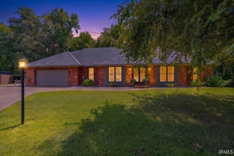 Photo of 4199 Courtland Drive, Newburgh, IN 47630 (MLS # 202637982)