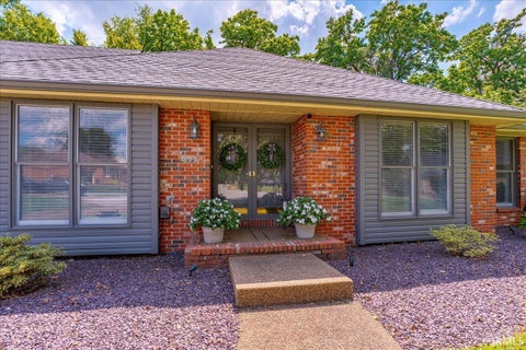 Tiny photo for 4199 Courtland Drive, Newburgh, IN 47630 (MLS # 202637982)