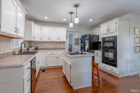 Tiny photo for 4199 Courtland Drive, Newburgh, IN 47630 (MLS # 202637982)