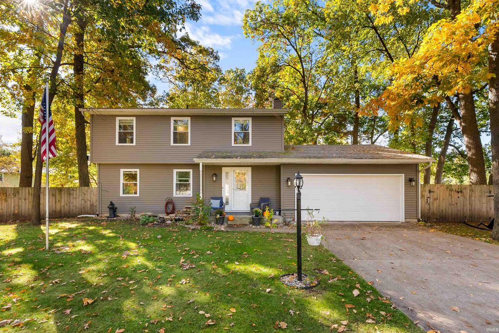Photo of 23236 Kingsland Court, Elkhart, IN 46514 (MLS # 202544011)