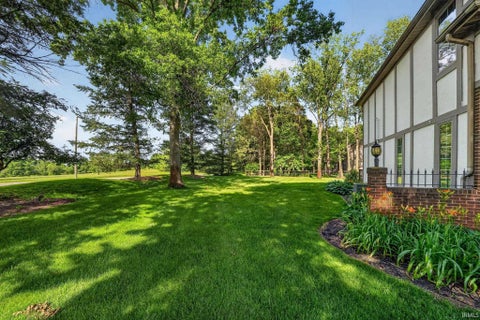 Tiny photo for 51530 Clubhouse Drive, South Bend, IN 46628 (MLS # 202635107)