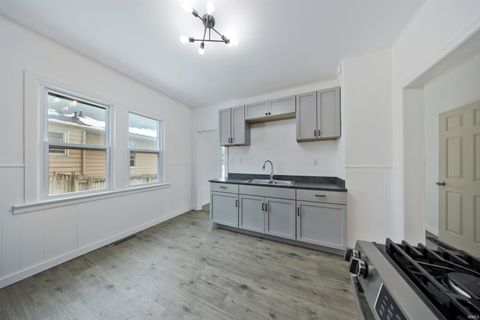 Tiny photo for 3209 Mount Vernon Avenue, Evansville, IN 47712 (MLS # 202603891)