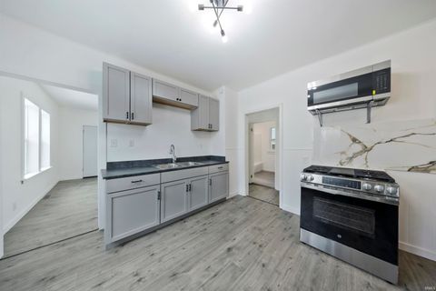 Tiny photo for 3209 Mount Vernon Avenue, Evansville, IN 47712 (MLS # 202603891)