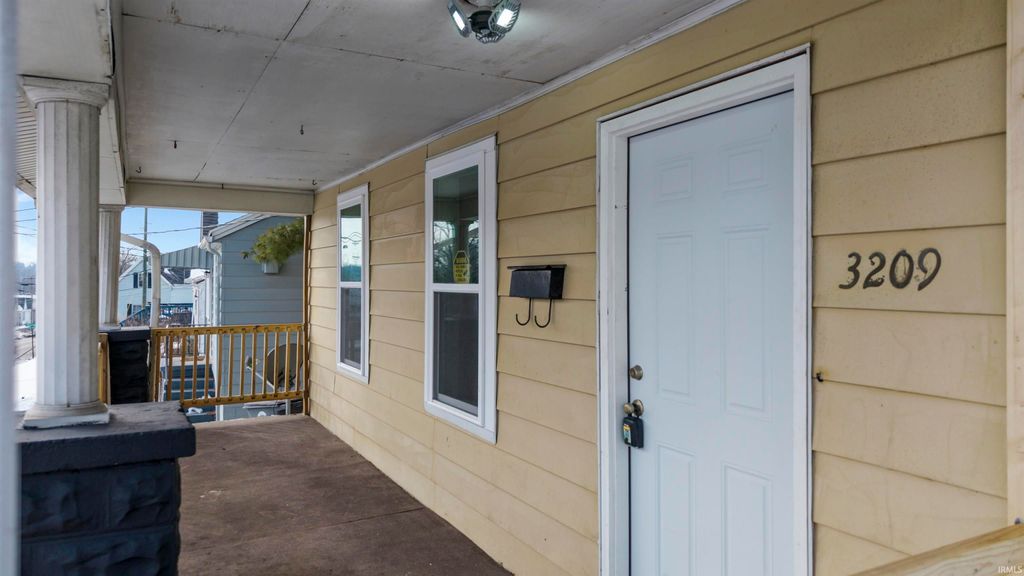 Photo of 3209 Mount Vernon Avenue, Evansville, IN 47720 (MLS # 202603891)